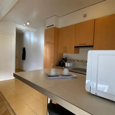 Apartment Large 7 Minutes Walking To Train Station *