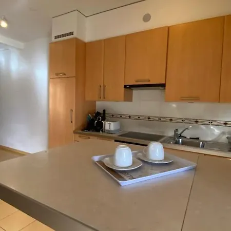 Large 7 Minutes Walking To Train Station *