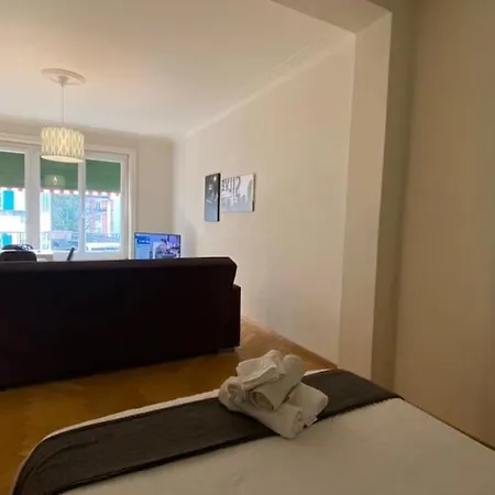 Appartement Large 7 Minutes Walking To Train Station *