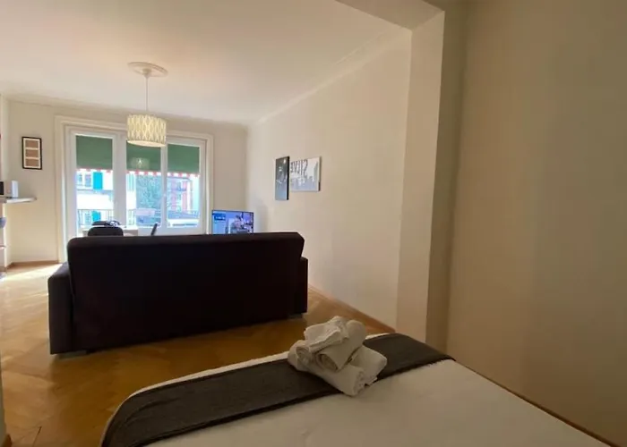 Appartement Large 7 Minutes Walking To Train Station *